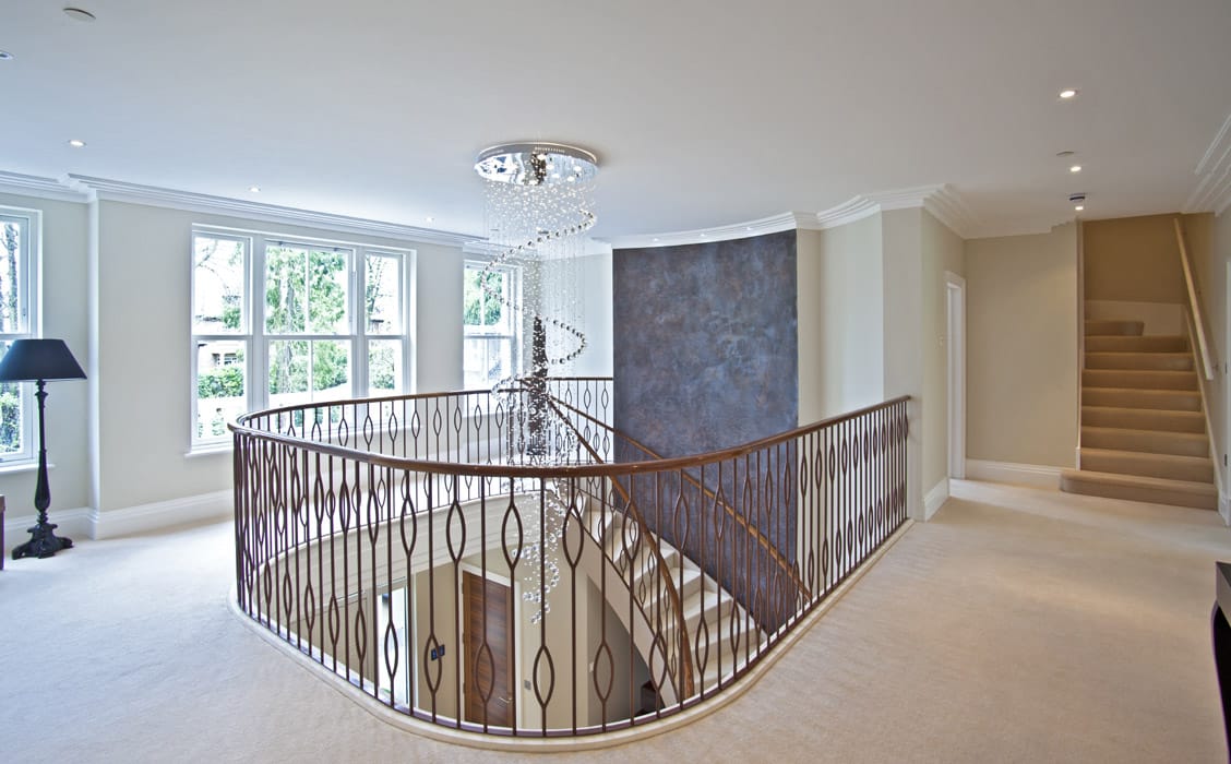 BESPOKE ORNATE BALUSTRADE WITH CARVED OAK HANDRAIL BESPOKE ORNATE BALUSTRADE WITH CARVED OAK HANDRAIL