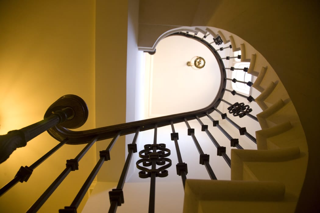 TRADITIONAL ORNATE IRON STAIR RAILINGS & BALUSTRADE TRADITIONAL ORNATE IRON STAIR RAILINGS & BALUSTRADE
