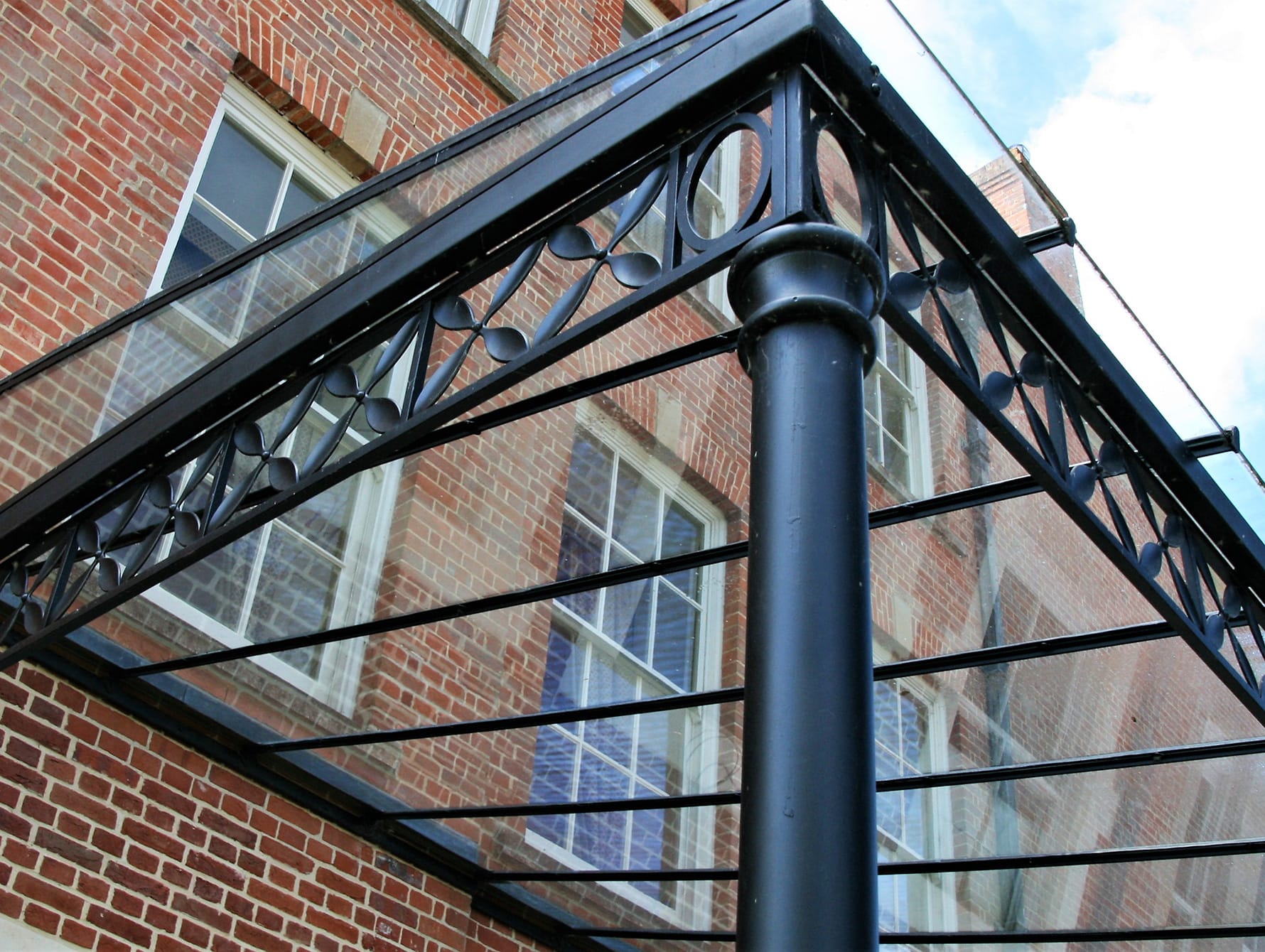 A straight, un-hipped, fully glazed roof with glazed ends