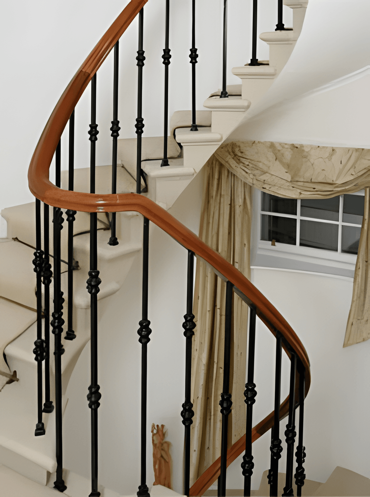 Decorative Cantilevered Staircase with Hardwood Handrail Decorative Cantilevered Staircase with Hardwood Handrail